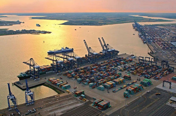 Logistique d'ITAT entreposant le service entreposant le service de distribution dans le port de Yantian